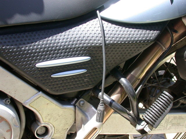 Pillion lead coming from left of seat